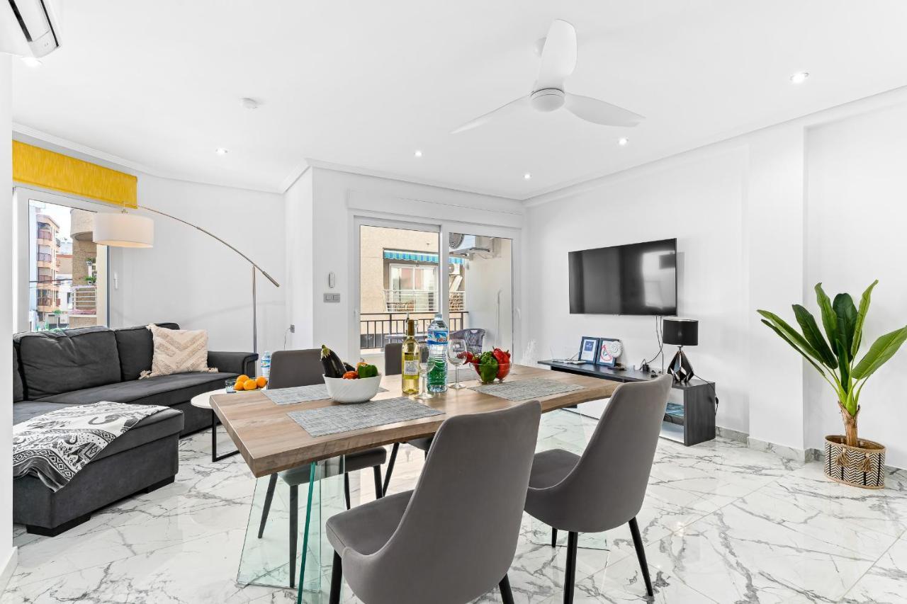 Apolo Beach Front - Sea View Luxury Apartment Torrevieja Esterno foto