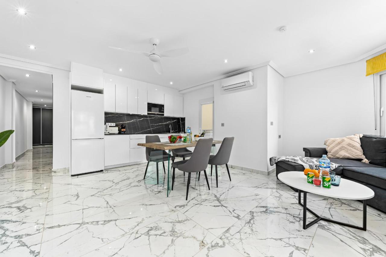 Apolo Beach Front - Sea View Luxury Apartment Torrevieja Esterno foto